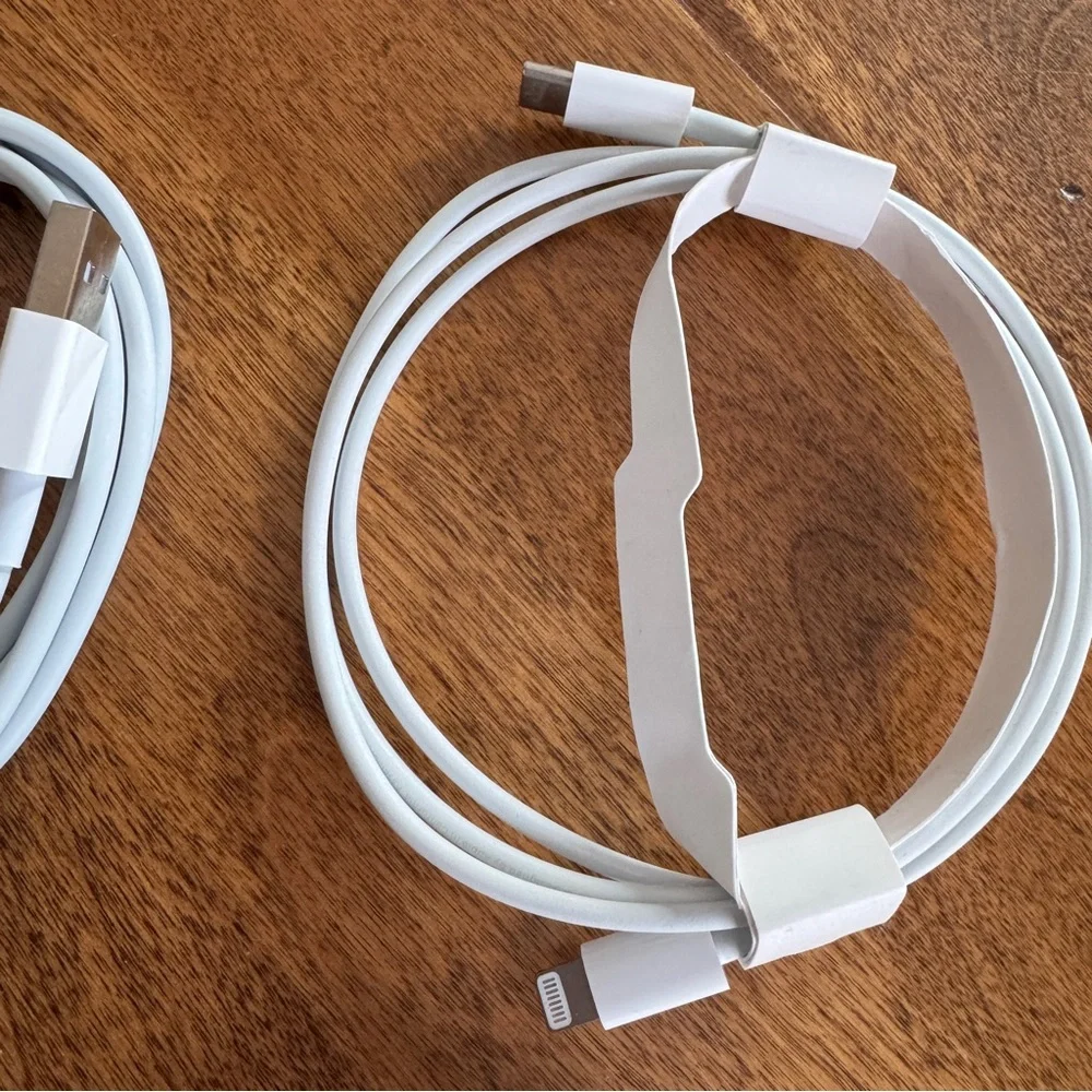 N/A white charging